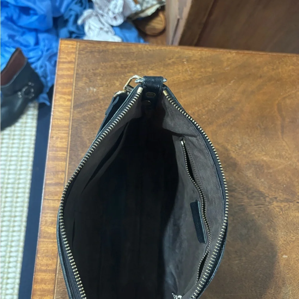 Louis Vuitton Black Leather Embossed Empriente Pochette, Gold Hardware, AA0171 - Picture 5 of 12